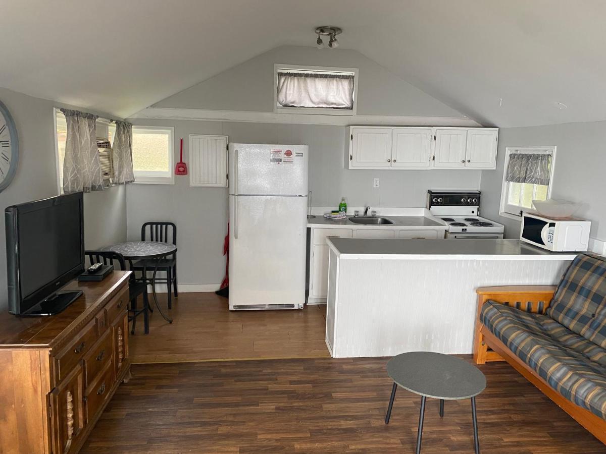 Merland Park Cottages And Motel Picton Exterior photo
