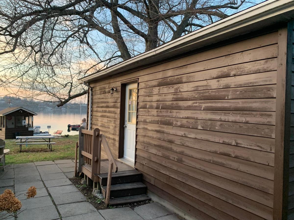 Merland Park Cottages And Motel Picton Exterior photo